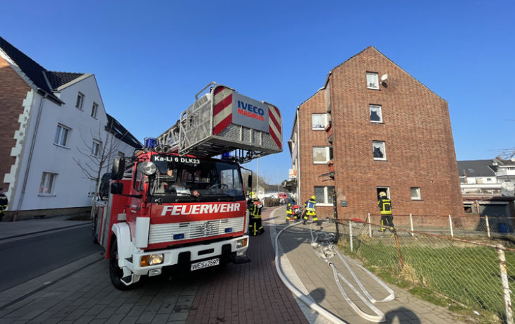 Einsatzbild Feuerwehr Kamp-Lintfort Stadt Kamp-Lintfort – Feuer – Personen in Gefahr